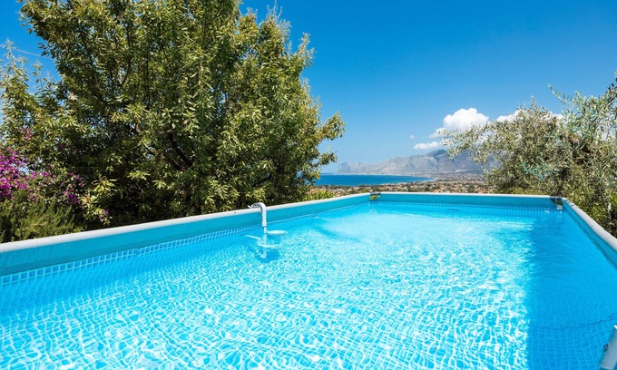 Carini Villa | Villa 'Anna Messina' with sea view, Wi-Fi and air conditioning