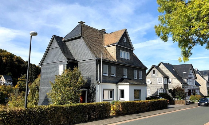 Siedlinghausen Villa | Villa Annabelle: Perfect Getaway with Ocean View & Breakfast