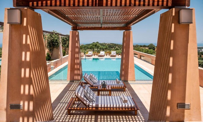 Kontomari Villa | Villa Annaniko: Premier Stay with Pool and Hot Tub