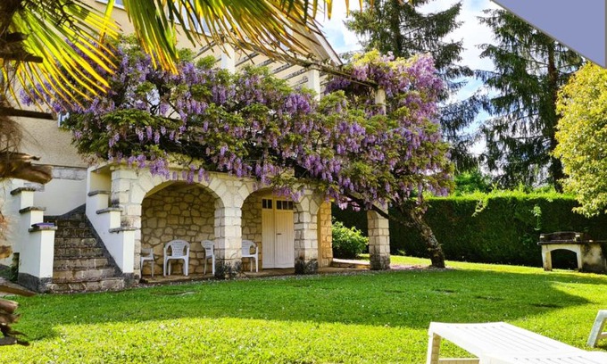 Le Puy d'Alon House | Relax at Villa Annee 30: Terrace, Garden & Family-Friendly