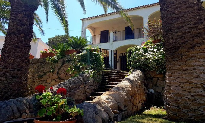 Costa Saracena-Castelluccio House | Discover Villa Arcile's Bay: Oceanfront Family Retreat