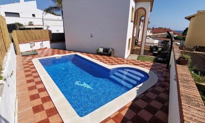 El Mas Mel Villa | Oceanfront Villa Arcos: 4-Star Stay with Pool Access