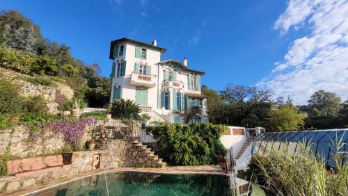 Mandelieu-La-Napoule Villa | Villa Ardjoeno: Oceanfront Bliss with 10/10 Guest Ratings