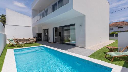 Charneca de Caparica e Sobreda Villa | Villa Aroeira with Pool by LovelyStay