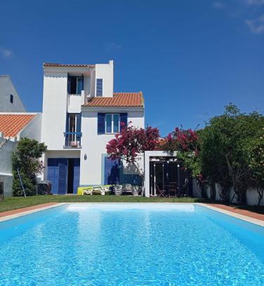 Setubal Villa | Relax at Villa Arrábida: 4-Star Oceanfront Oasis