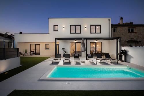 Loborika Villa | Villa Artis: Guest Rated 10/10 with Pool & Family Friendly