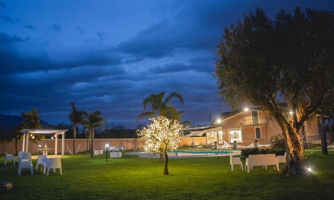 Saviano Bed & Breakfast | Villa Arya: Pet Friendly Oasis with Pool & Breakfast