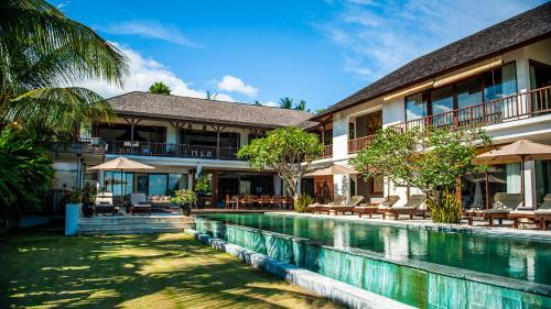 Manggis Villa | Elegant Villa Asada: Oceanfront Retreat with Pool & Spa