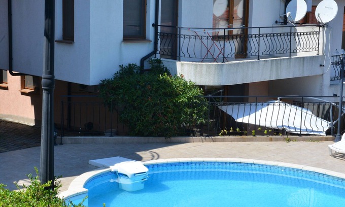 Primorsko House | Pet-Friendly Villa Aspen Guest House with Pool & Spa