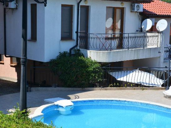 Primorsko House | Villa Aspen Guest House: Family-Friendly Ocean View Retreat