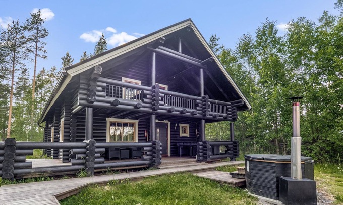 Keuruu House | Villa Assi: Relax by the Lake with Spa and Family Amenities