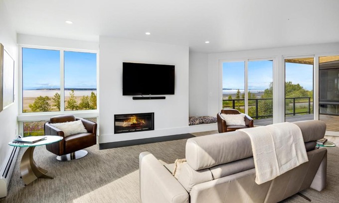 South Addition Villa | Family-Friendly Villa at Bootleggers Landing with Hot Tub