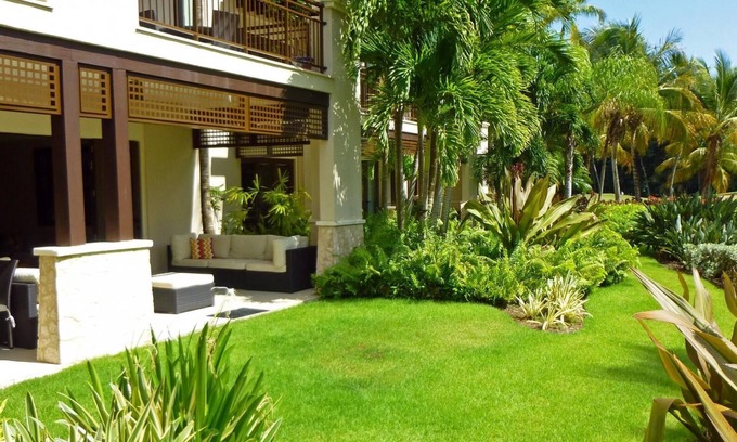 Herreras Apartment | Romantic Getaway: Luxury Villa with Pool and Ocean View