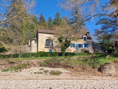 Gorges du Tarn Causses Villa | Villa au bord du Tarn avec barnum événement