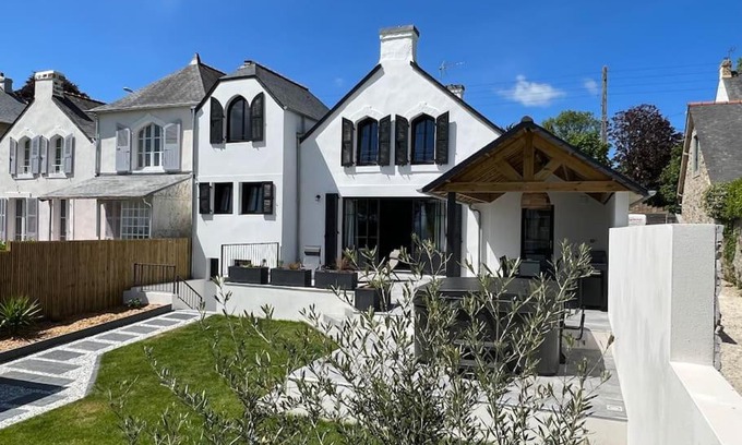 Morgat House | Enchanting Villa in the Heart of Morgat - 10/10 Guest Rated