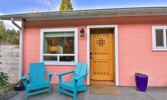 Crescent City House | Villa Au Contraire -luxury within steps to Jedediah Smith Park and Smith River