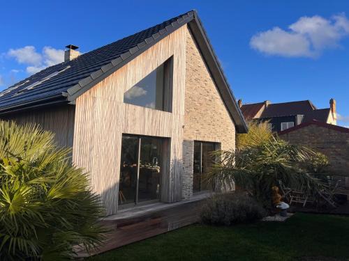 Bray-Dunes Villa | Welcome to Villa au Gré du Vent: Rated 9/10 with Hot Tub