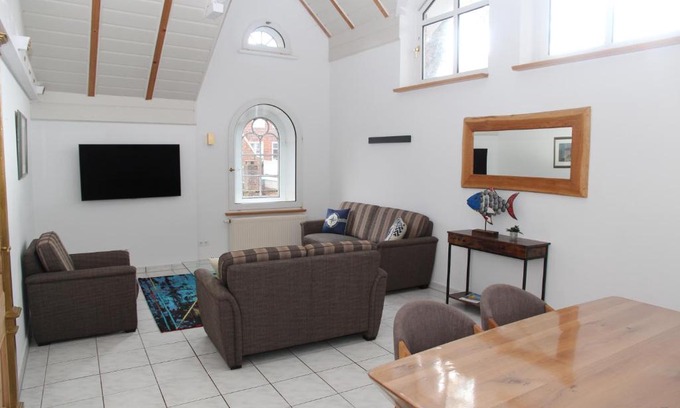 Greetsiel House | Discover Villa Aurum: Family-Friendly Haven with Kitchen