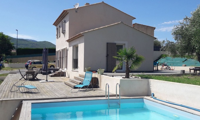 Saint-Martin-du-Var Villa | Villa Avec Piscine: Guest Rated 10/10 with Ocean Views