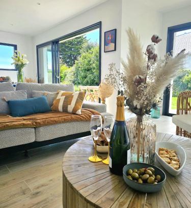 Arzon House | Idyllic Villa with Garden Near Port du Crouesty & Beaches