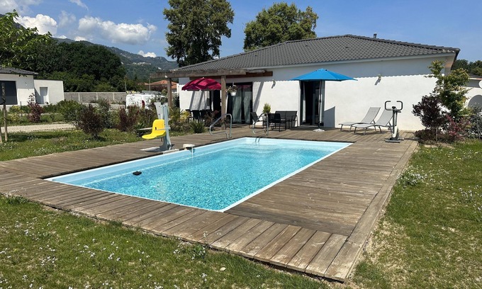 Santa-Maria-Poggio Villa | Relax at Villa Avec Piscine in Santa Maria Poggio