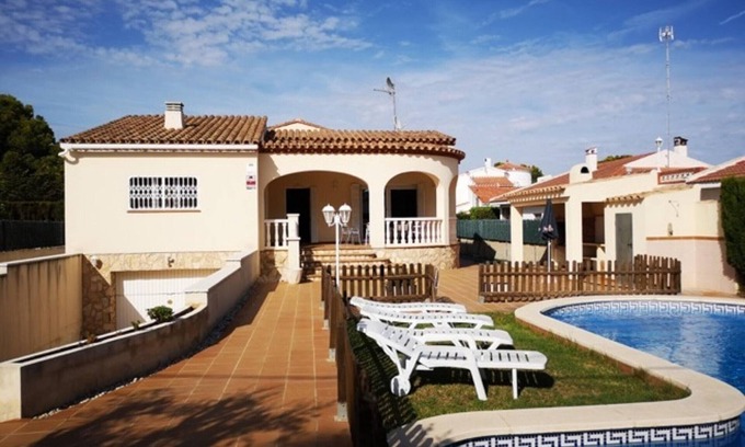 Les Tres Cales Villa | Villa L'Ametlla de Mar: Relaxing Retreat with Private Pool
