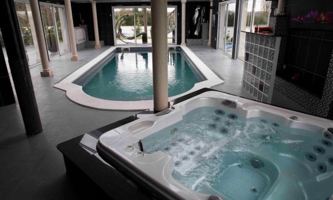 Morsang-sur-Seine House | Relaxing Villa with Indoor Pool and Hot Tub Retreat