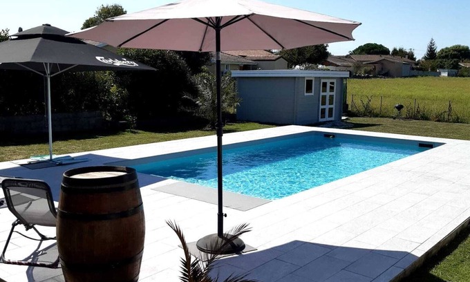 Narrosse Villa | Villa avec Piscine: Relaxing Retreat in the Landes