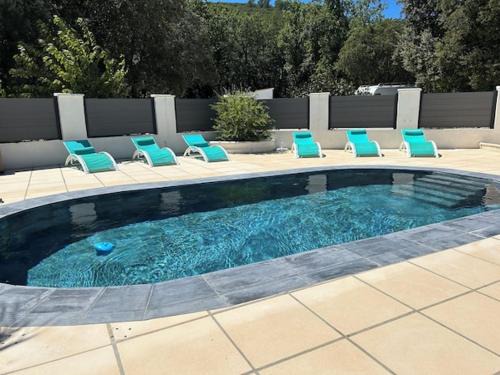 Neoules House | Discover Villa avec Piscine: Oceanfront Haven with Pool