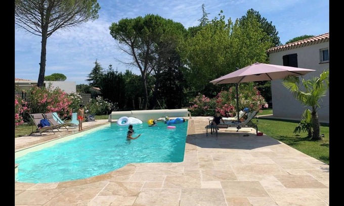 Cabries Villa | Beautiful Villa with Pool near TGV Station in Provence
