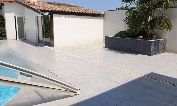 Parempuyre Villa | Relaxing Villa with Spa Near Bordeaux and Parc des Expo