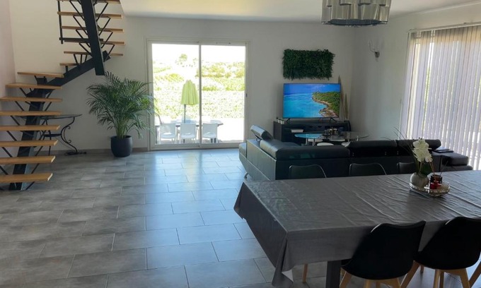 Pinet Villa | Scenic Villa with Vineyard Views Just 15 Minutes from Beaches