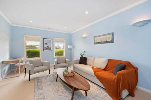 Torquay House | Villa Avisa: Prime Location Near the Beach with Family-Friendly Amenities
