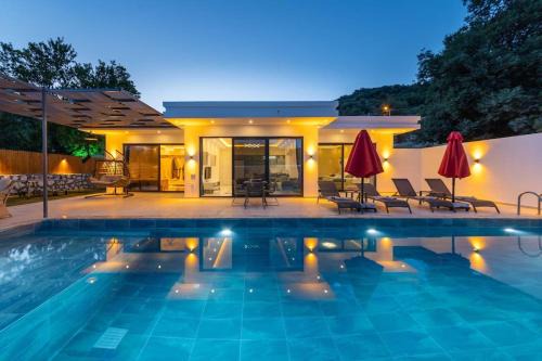 Sarıbelen Villa | Relaxing Villa Ayşe Sultan with Pool & Hot Tub in Kalkan