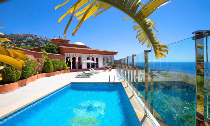 Altea la Vella Villa | Relax at Villa Azahara: Family-Friendly with Pool Access