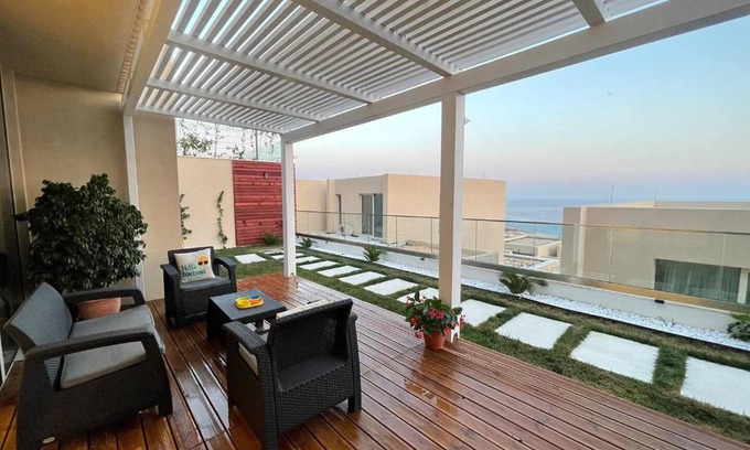 Jala Villa | Villa Azure: Exceptional Oceanfront Retreat for Families