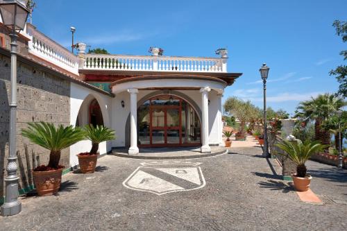 Nerano Villa | Villa Azzurra: Family-Friendly Retreat with Accessibility
