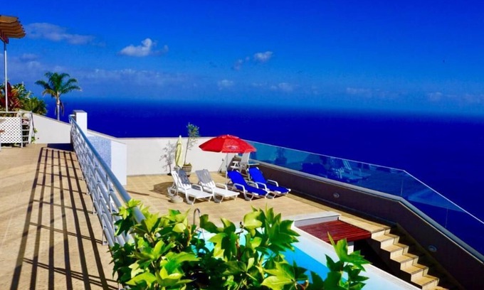 Canico Villa | Oceanfront Villa Babel: Rated 10/10 with Pool & View