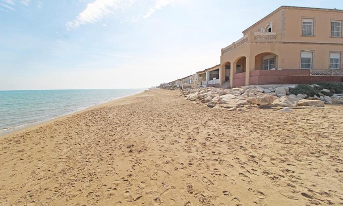 Guardamar del Segura Villa | Villa Babilonia: 4-Star Retreat with Private Beach Access