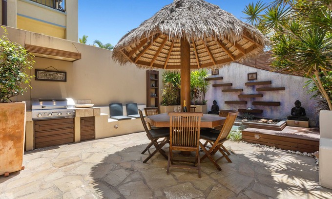 Mermaid Beach Villa | Villa Baci Nobby Beach: Pet Friendly & Oceanfront Retreat