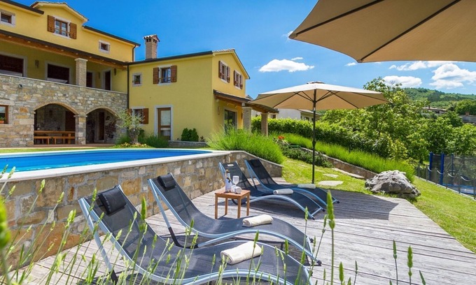 Pazin House | Relax at Villa Bacula: Private Pool & Ocean View Oasis