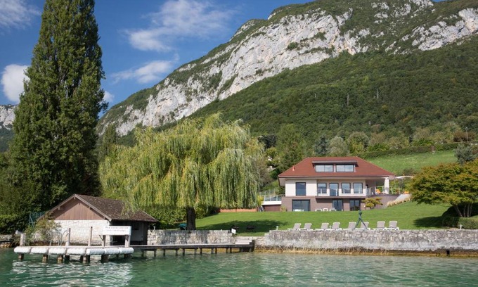 Veyrier-du-Lac Villa | Experience Villa Bagatelle - Vision Luxe with Oceanfront Bliss