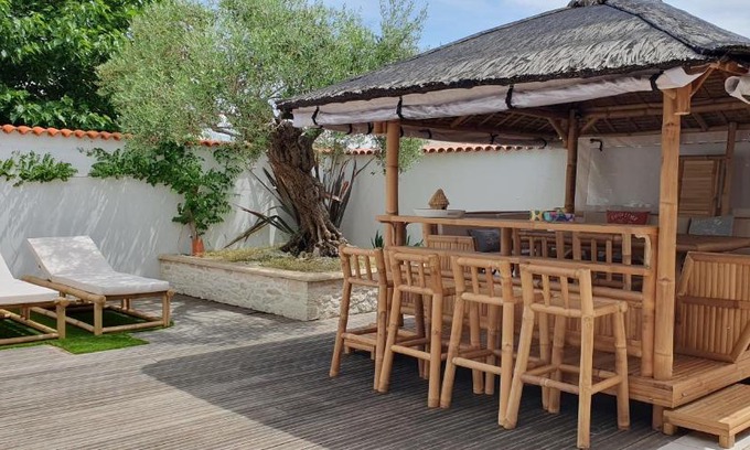LʼAiguillon-sur-Mer Villa | Oceanview Retreat at Villa Bahia - ADRIAE Home, Rated 9/10