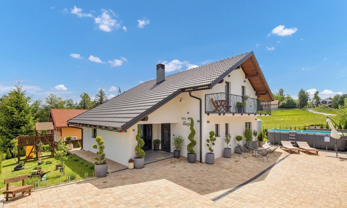 Fuzine Villa | Villa Bajer: Relax in 5 Bedrooms with Pool & Spa Amenities