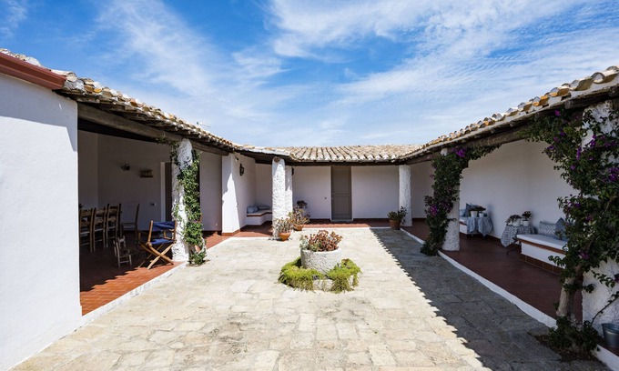 San Stefano Villa | Relax at Villa Ballero in Cala Caterina with Spa & Hot Tub