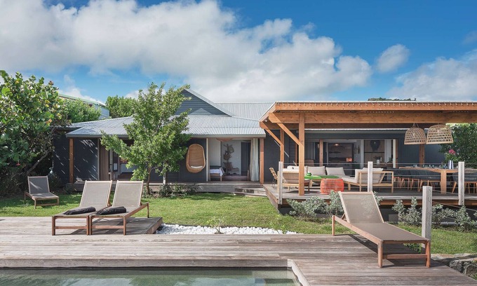 Cul de Sac Villa | Explore Villa Baltazar: Oceanfront Retreat with Spa & Pool