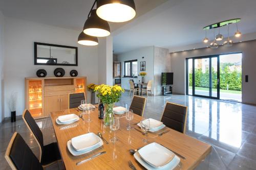 Swinoujscie Villa | Villa Balticum: Pet-Friendly 4-Star Haven with Top Reviews