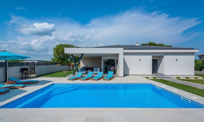 Mali Vareski Villa | Villa Bambina: Enjoy a Private Heated Pool Experience