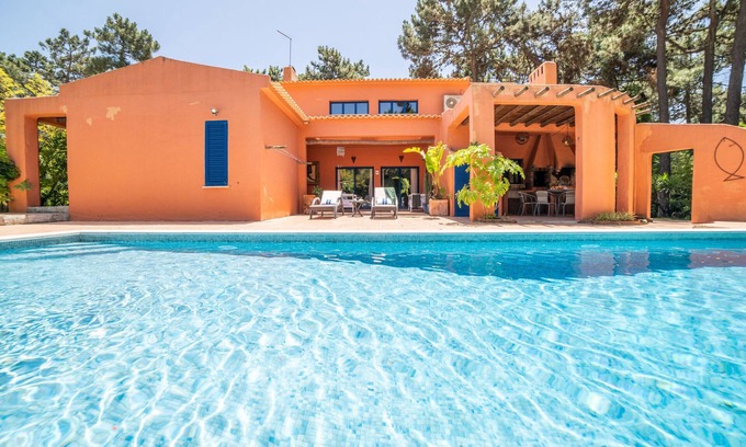 Charneca de Caparica e Sobreda Villa | Experience Villa Bambu - Guest Rated 9.6 with Private Pool