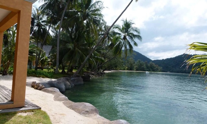 Klong Son House | Beachfront Villa Ban Rim Nam with Breakfast & Ocean Views